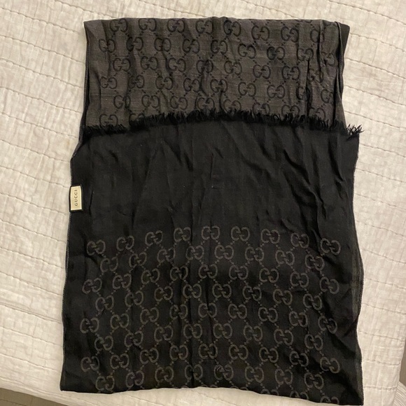 gucci monogram scarf - Picture 1 of 4